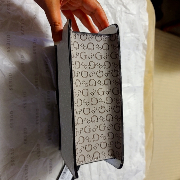 *SOLD* Guess Galya Crossbody Purse - Picture 2 of 7